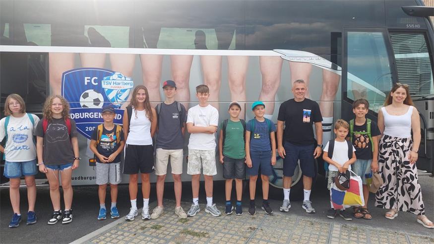 Die Teilnehmerinnen und Teilnehmer des BUKV-Sommersprachferienlagers verbrachten eine abwechslungsreiche Woche mit Ungarischunterricht, Freizeitaktivitäten und gemeinsamen Erlebnissen in Zalakaros.