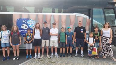 Die Teilnehmerinnen und Teilnehmer des BUKV-Sommersprachferienlagers verbrachten eine abwechslungsreiche Woche mit Ungarischunterricht, Freizeitaktivitäten und gemeinsamen Erlebnissen in Zalakaros.