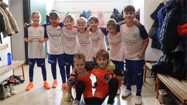 Die U10 der Spielgemeinschaft Z-S-P/Antau bereitete sich auf das nächste Spiel vor. 