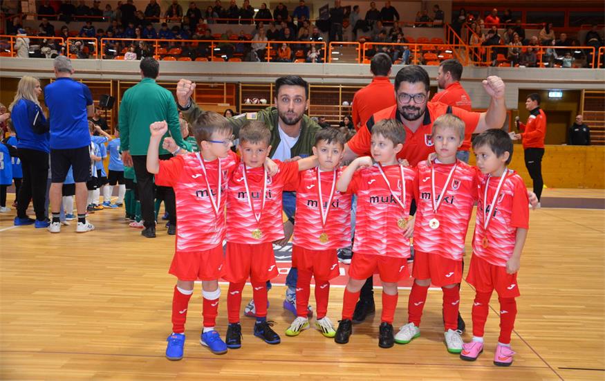 Die U6-Minis der Gastgeber erreichten den ausgezeichnten zweiten Platz, mussten sich lediglich Austria Wien geschlagen geben. 