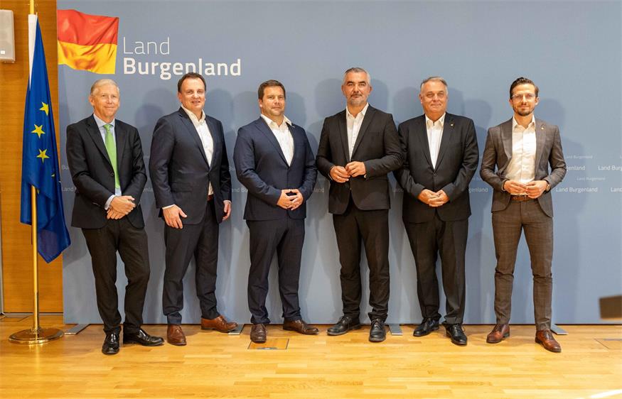 Die VBB und ihre Partner (v.l.): Ludwig Richard (Eigentümer Dr. Richard Gruppe), Paul Blaguss (geschäftsführender Gesellschafter Blaguss Reisen GmbH), Alexander Randa-Tropper (Postbus AG), Landesrat Heinrich Dorner und die VBB-Geschäftsführer Wolfgang Werderits und Johannes Jandrisevits. 