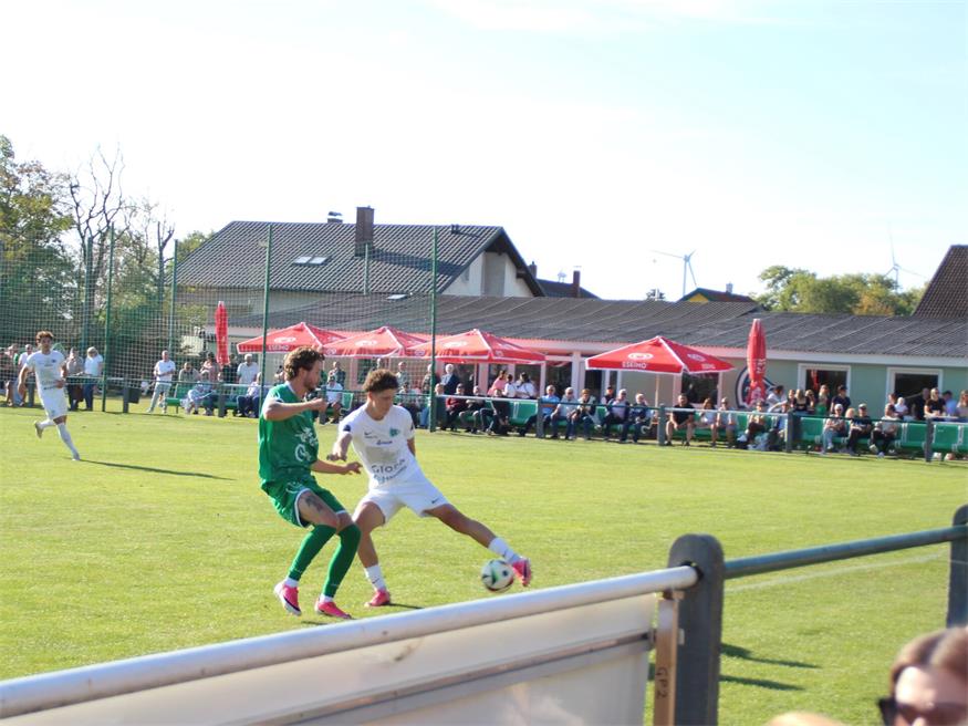 Die Vision: Wenn das Spielfeld gedreht ist, sollen Kantine und Kabinen ausgebaut werden und eine Tribüne entstehen