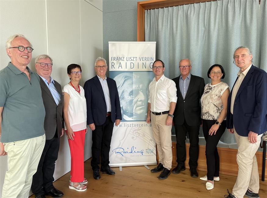 Die Vorstandsmitglieder. Martin Haselböck, Karl Wessely, Anna Ruisz, Walter Burian, Markus Landauer, Kurt Haas, Elisabeth Ackerler und Gerhard Krammer. Nicht am Bild: Thomas Mersich und Klaus Aringer.