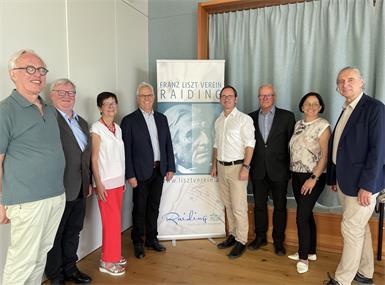 Die Vorstandsmitglieder. Martin Haselböck, Karl Wessely, Anna Ruisz, Walter Burian, Markus Landauer, Kurt Haas, Elisabeth Ackerler und Gerhard Krammer. Nicht am Bild: Thomas Mersich und Klaus Aringer.