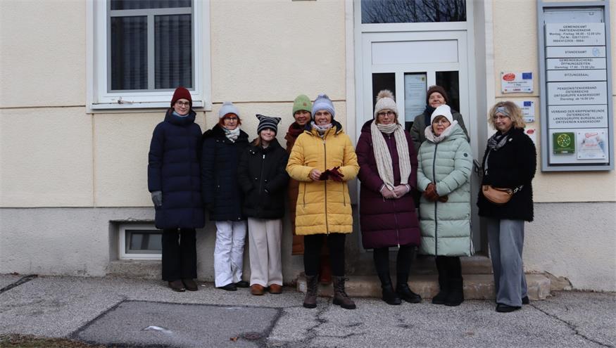Die Wanderer trafen sich beim Gemeindeamt zum Silvesterspaziergang. 