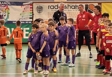 Die Wiener Austria kommt am Samstag mit der U8 in die Mehrzweckhalle in Wiesen.