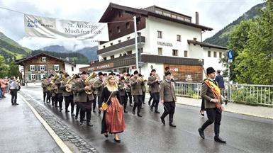 Die Winzerkapelle beim 72. Arlberger Musikfest in Lech.
