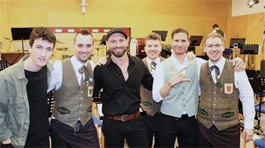 Die Winzerkapelle von Obmann Lukas Plöckinger und Kapellmeister Sebastian Pfann legte einen genialen Auftritt mit Tony Stricker alias Anton Josef und seiner Band mit Andreas Stricker, Nikolai Borota und Alexander Schalling hin.