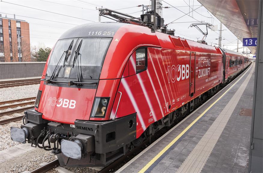 Die Zugreisenden müssen ab dem 9. Februar von den Zügen auf die Busse umsteigen.