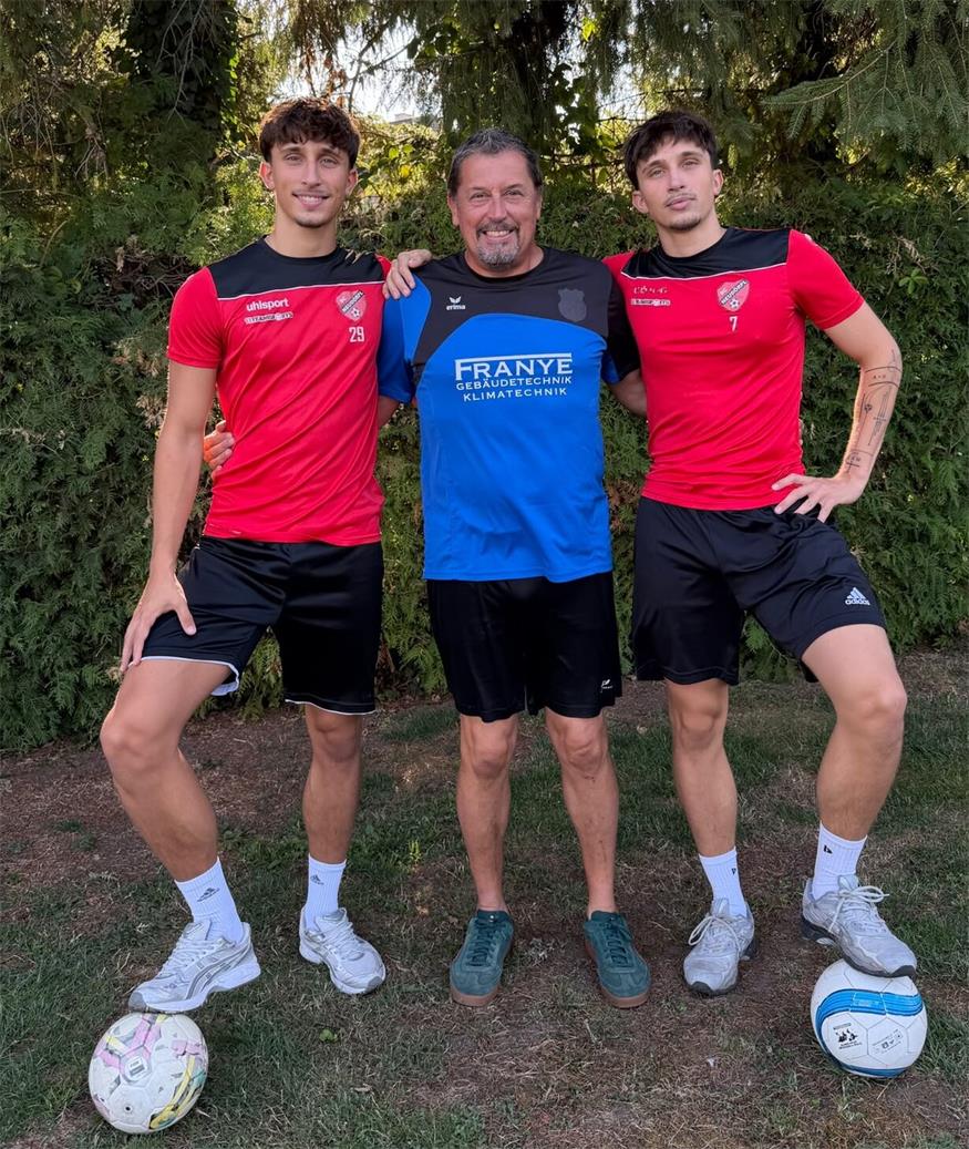 Die Zwillingsbrüder Max (l.), und Moritz Lackner sind seit jeher eng mit dem Fußball verbunden. Der Hauptgrund wird vermutlich Papa Arnold sein.