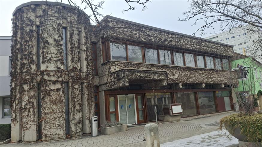 Die ehemalige Bank Austria ist das erste Gebäude im Burgenland, welches in der Stilform des Brutalismus errichtet wurde.