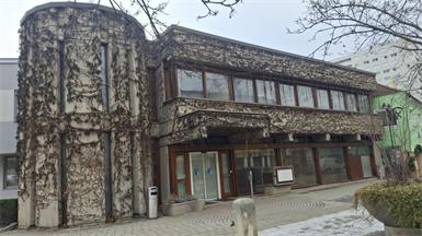 Die ehemalige Bank Austria ist das erste Gebäude im Burgenland, welches in der Stilform des Brutalismus errichtet wurde.