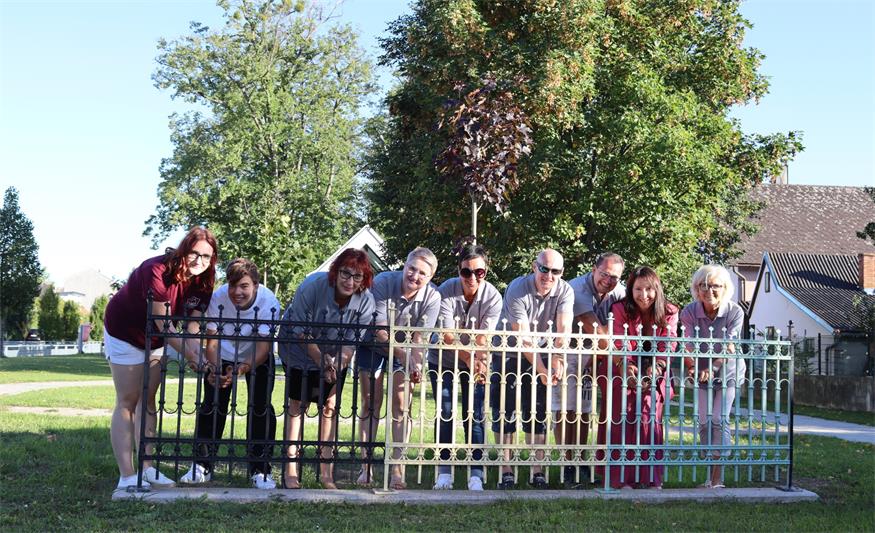 Die ersten Liebesschlösser wurden am Samstag im Elisabethpark angebracht. 
