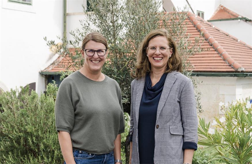 Die neue Referatsleiterin mit der Landeshauptmann-Stellvertreterin: Barbara Weißeisen-Halwax und Anja Haider-Wallner (v.l.). 