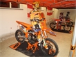 Die originalen Motorräder sowie die Originalgewänder von Ricardo. 