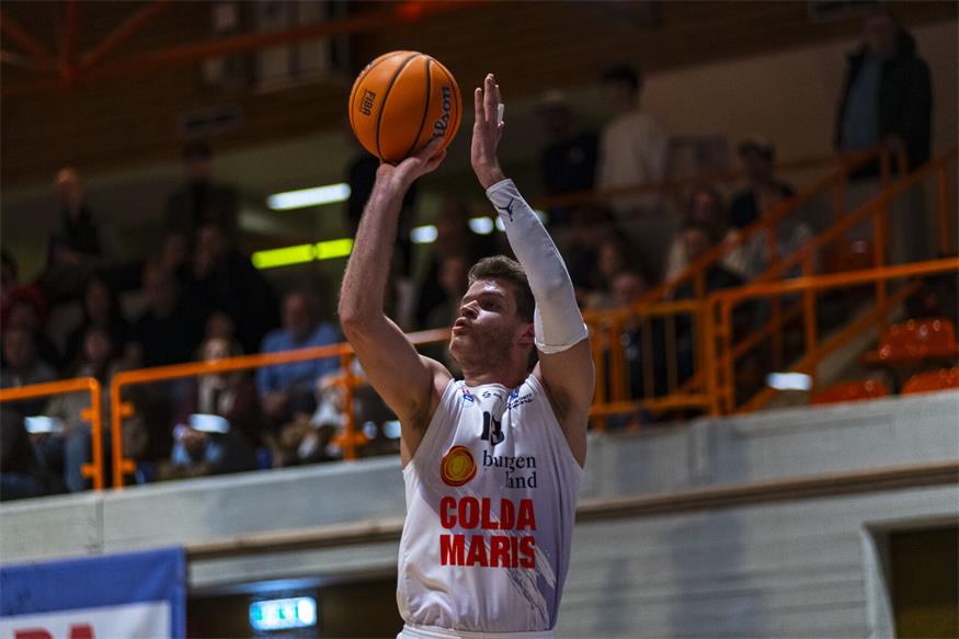 Die sehr rot-weiß-rot-geprägte Dragonz-Mannschaft konnten gegen starke Kapfenberg Bulls nichts ausrichten.