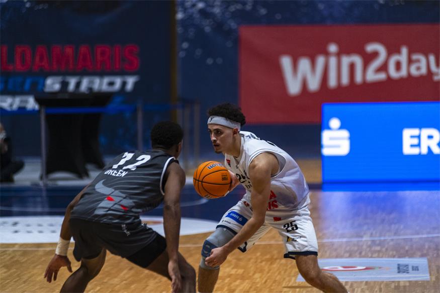 Die sehr rot-weiß-rot-geprägte Dragonz-Mannschaft konnten gegen starke Kapfenberg Bulls nichts ausrichten.