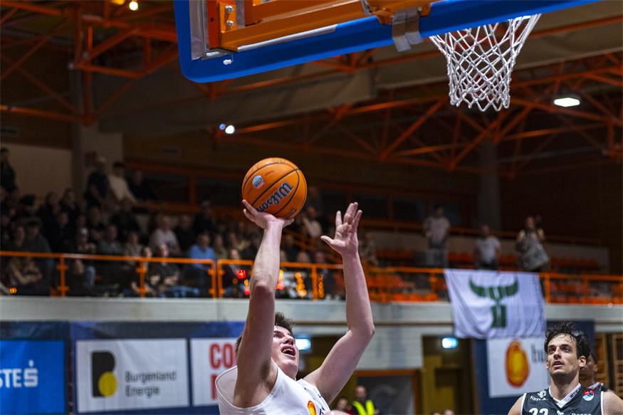 Die sehr rot-weiß-rot-geprägte Dragonz-Mannschaft konnten gegen starke Kapfenberg Bulls nichts ausrichten.