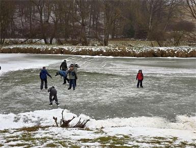 Die winterlichen Bedingungen freuen natürlich auch die Neuberger Kids.
