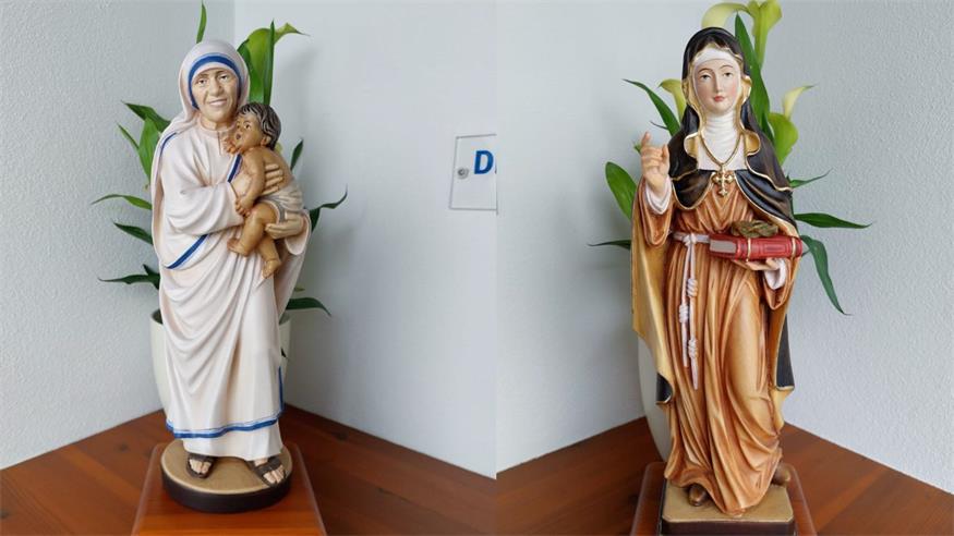 Diese zwei Heiligenfiguren wurden gestohlen.