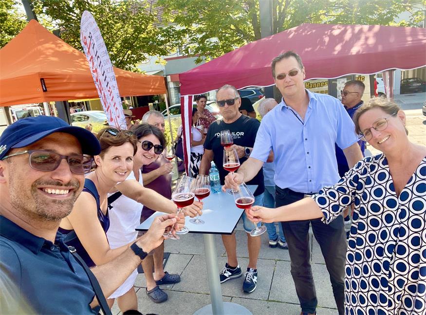 Dietmar Csitkovics, Marlene Buchinger, Sonja Csitkovics, Erwin Ohr, Richard Wolfram und Barbara Buchinger freuen sich schon auf den Start der Genussmarkt-Saison.