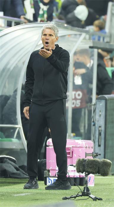 Dietmar Kühbauer begann am Sonntag seine zweite Amtszeit als LASK-Coach mit einem 2:0-Sieg bei seinem Ex-Klub Rapid.