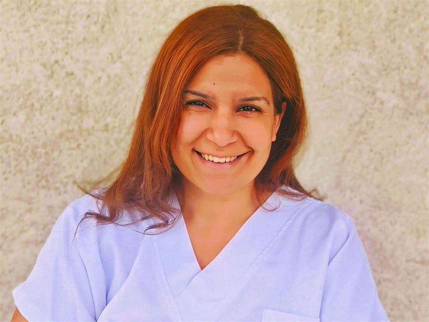 Dilpom-Pflegefachassistentin Stefania Apostolou aus Deutschkreutz bietet mit ihrer Initiative „PflegeStütze“ rasche Orientierung und Entlastung für Angehörige.