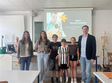 Direktor MMag. Dr. Markus Neuhold, Maria Janits, Paul Fejervary, Jakob Valda, Tierärztin Madeleine Schreiber, Lehrerin Mag.a Julia Berlakovich (v.r.) hatten eine tierisch interessante Zeit.