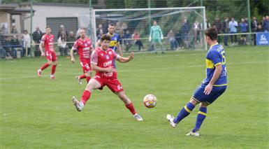 Duell mit Ex-Kollegen! Jan Reiter (l.) spielte letzte Saison noch für Halbturn, jetzt holte er sich mit seinen Pinkafeldern einen Punkt gegen Ex-Kollege Christoph Bauer (r.) und Co.