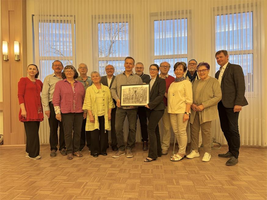 Ebenso wie ihre Fotos erzählen Rodica Zita Würth, Dietmar Trattner, Gabriele Trattner, Robert Wessely, Silvia Wessely, Josef Schitkovits, Roman Buzanich, Nikolaus Baumgartner, Obfrau Klara Jonas, Horst Lunzer, Charlotte Weber, Peter Zeitler und Helene Wukovitsch eine individuelle Geschichte. Bürgermeister Johann Heisz zeigte sich beeindruckt.