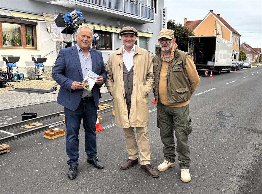 Eierkratz-Komplott. Dreharbeiten in Stinatz mit Thomas Stipsits (Mitte)