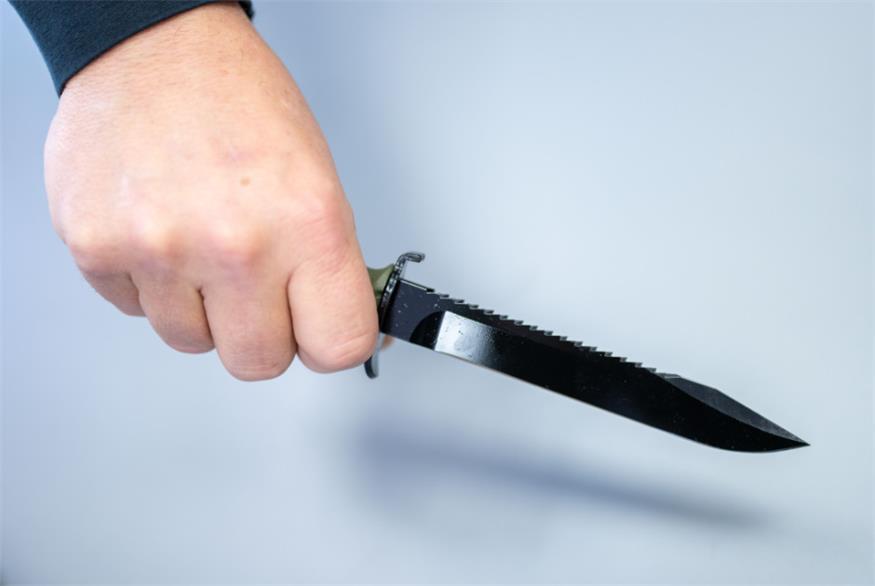 Ein 18-Jähriger wurde mit einem Messer verletzt