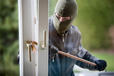 Ein 42-Jähriger soll im Burgenland, Niederösterreich und Wien 105 Straftaten begangen haben.