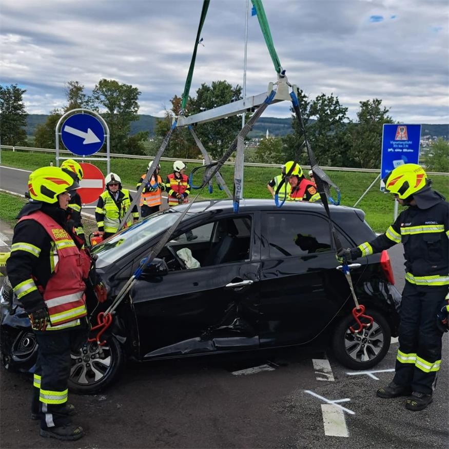 Schwerer Verkehrsunfall: Crash bei neuer Hornbach-Ampel in Eisenstadt
