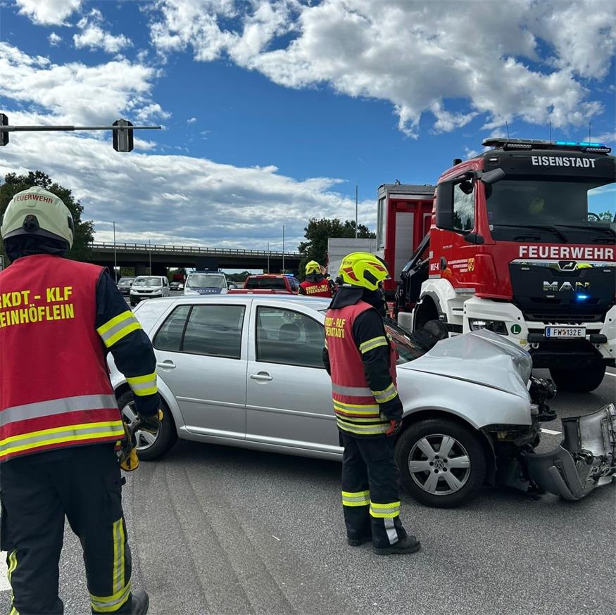 Schwerer Verkehrsunfall: Crash bei neuer Hornbach-Ampel in Eisenstadt