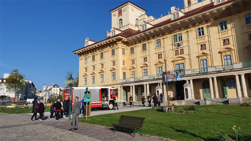 Ein Brandalarm im Schloss Esterházy unterbrach die Sponsion der Hochschule Burgenland glücklicherweise nur kurz.