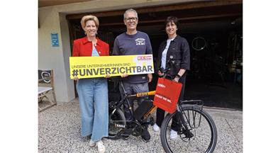 Ein-Personen-Unternehmen -Bezirkssprecherin Daniela Jagschitz, Unternehmer Johann Leitgeb und Klaudia Kopp (Wirtschaftskammer Regionalstelle Mattersburg).