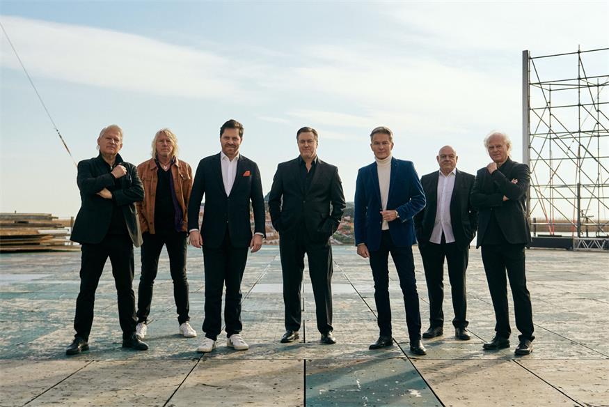 Ein Schauspielstar und sechs Kultur-Größen. In den neuen Wein-Werbespots bewirbt Nicholas Ofczarek (M.) auch die Sommersaison von Eduard Kutrowatz, Ewald Tatar, Daniel Serafin, Alfons Haider, Wolfgang Böck und Johannes Kutrowatz (v.l.).