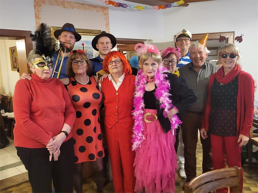 Ein buntes wie ausgelassenes Treiben herrschte beim Seniorenfasching in Hochstraß.
