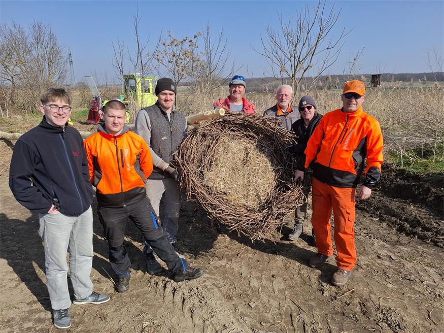 Ein schönes Platzerl und ein weiches Nest. Ein Teil der vielen Helfer rund um Roland „Jolly“ Reiner (M.).