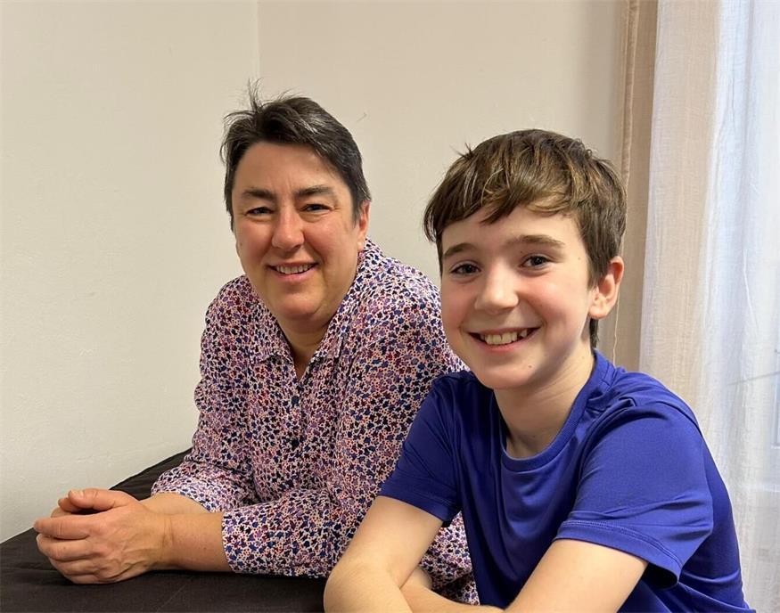 Ein tolles Duo: Gesangslehrerin Daniela Janezic begleitete Alexander Gruber (11) in der Vorbereitung für seinen Auftritt in der Staatsoper. 