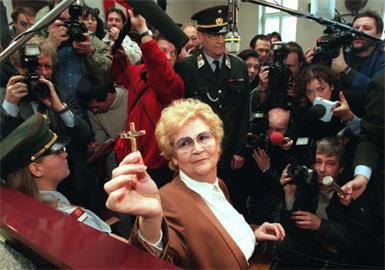 Eine gottesfürchtige Dreifach-Mörderin: Elfriede Blauensteiner