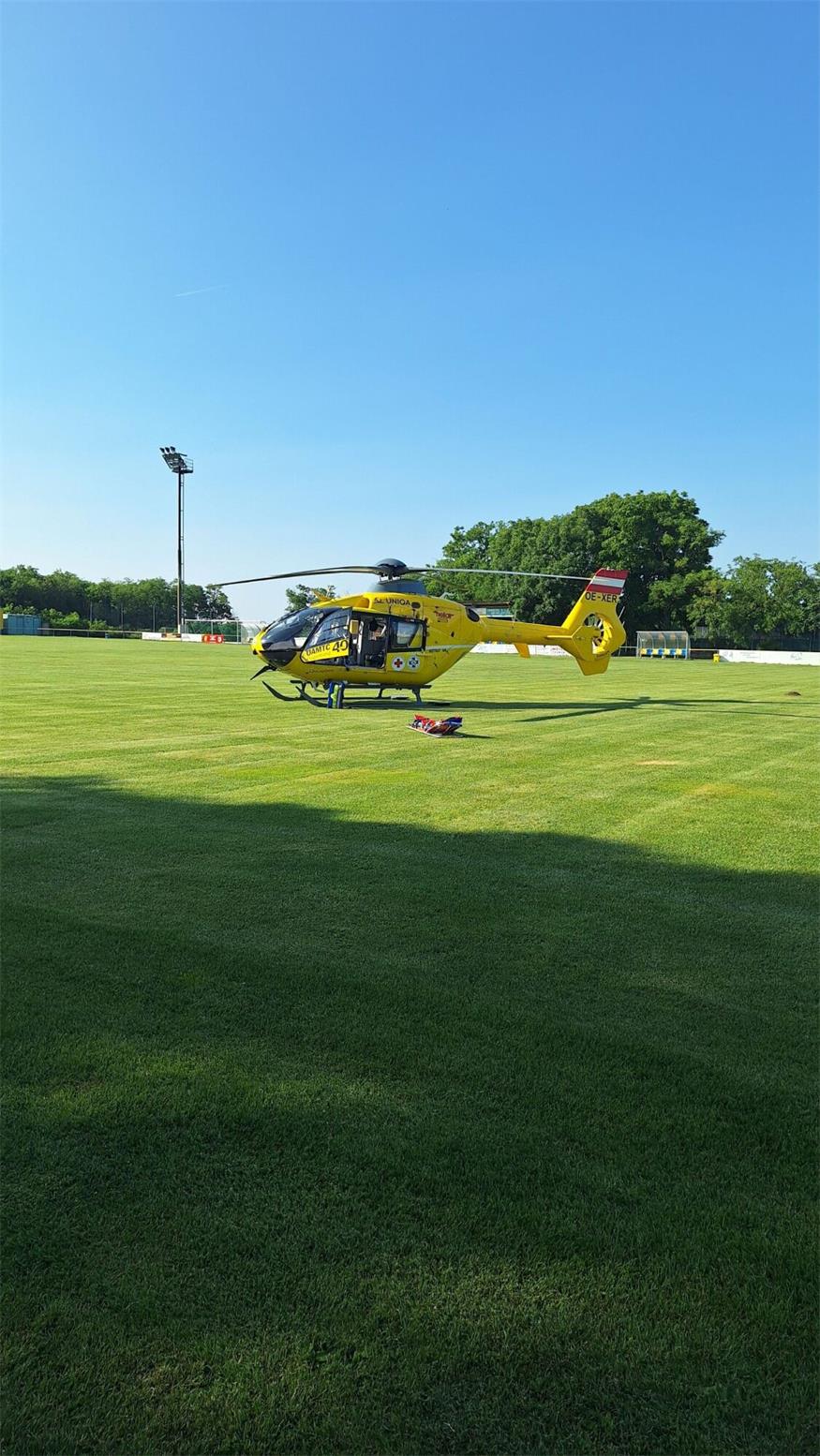 Eine junge Oberösterreicherin wurde nach einem Nova Rock-Konzert mit einer Wirbelsäulenverletzung ins Krankenhaus geflogen.