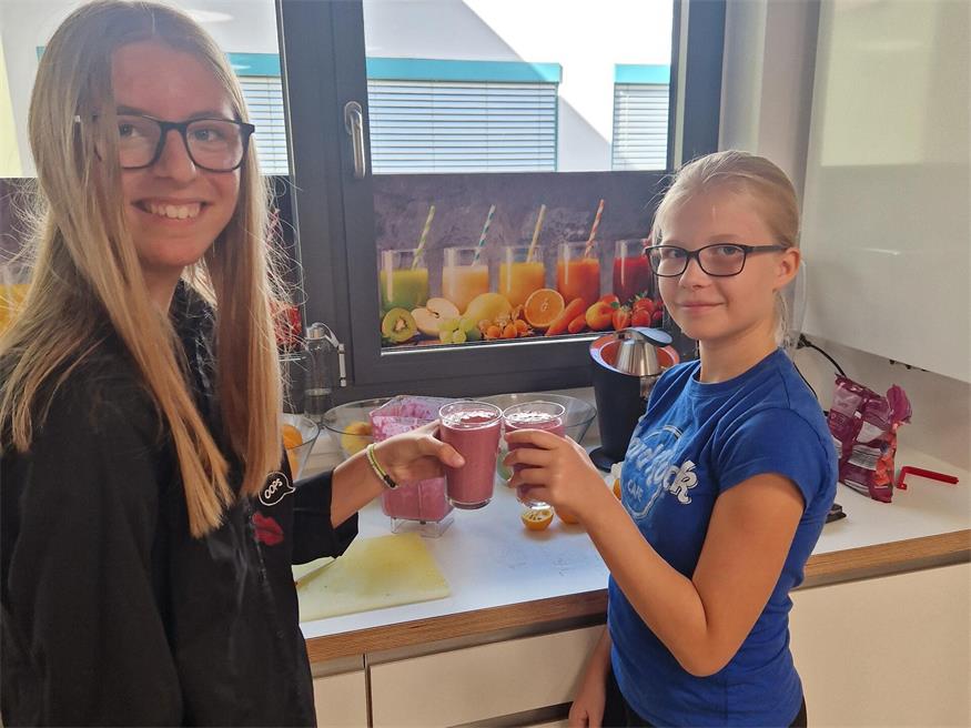 Einen Smoothier gab es von Zoe Königshofer und Emma Greiner. 