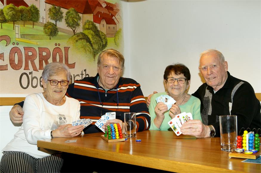 Traditionelles Schnapsen der Volkspartei im Rathauskeller