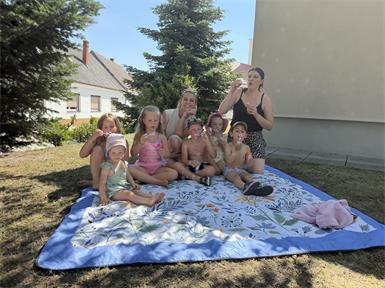 Emily, Mia, Lea, Obfrau-Stellvertreterin Julia Martna, Raffael, Rebekka, Emil und Obfrau Theresa Treber verbrachten gemeinsam einen lustigen Tag.