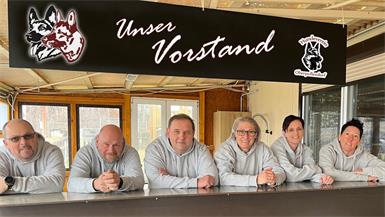 Engagierter Vorstand. Reinhard Kovats ist bereits seit 17 Jahren Obmann. Unterstützung erhält er von seinem Vorstandsteam mit Obmann-StellvertreterMarkus Holzinger, Zuchtwart Thomas Schlögl, Schriftführerin und Ausbildungswartin Regina Holzer, Kassierin Barbara Goldnagel und Schriftführerin-Stellvertreterin Johanna Gall.