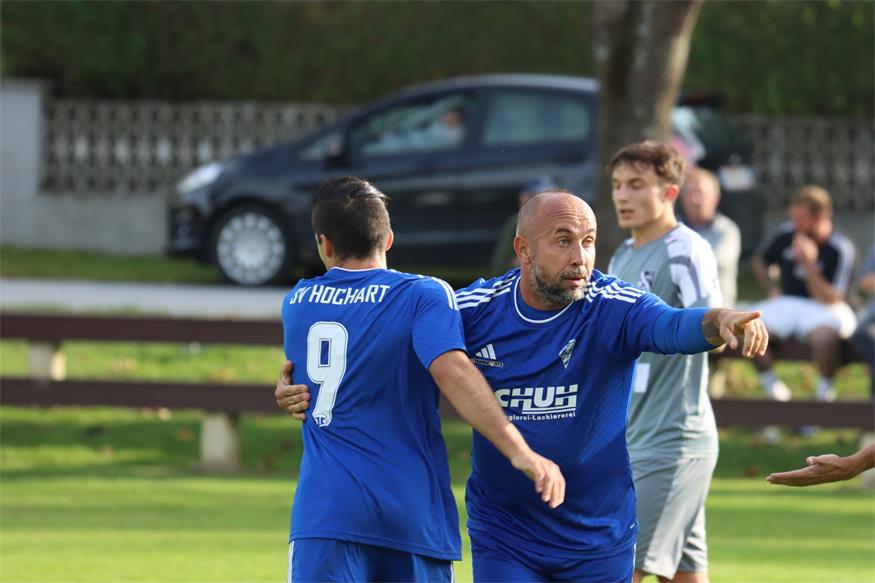Er bekommt Unterstützung: Imre-Laszlo Domokos (r.) stürmt im neuen Jahr gemeinsam mit Milan Fülöp.