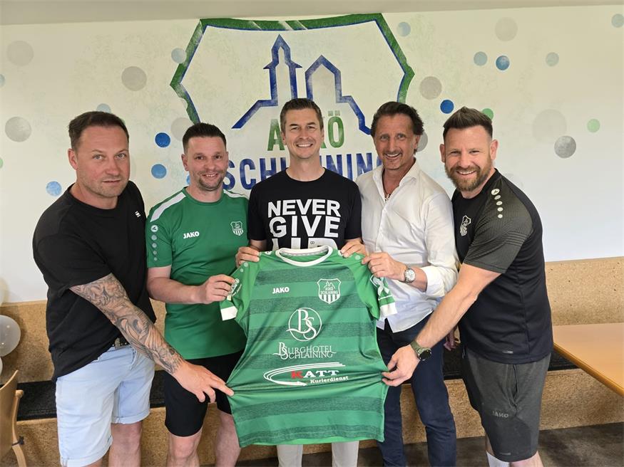 Er übernimmt! Roman Schaffer (M.) wird neuer Schlaining-Trainer.