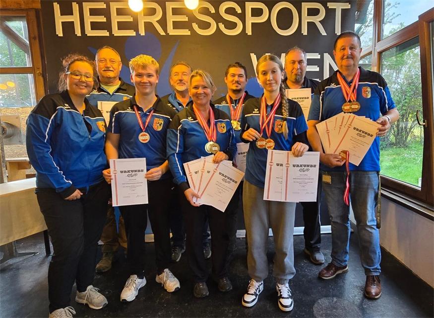 Erfolgsteam aus Bruckneudorf: Katharina Leban, Siegfried Pock, Lukas Pschill, Johann Steurer, Ursula Pschill, Lukas Leban , Anna und Mario Giefing und JohannHuszar (v.l.).